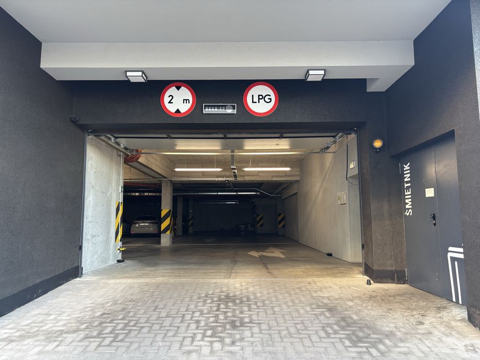 Magazynowa 5 - miejsce postojowe