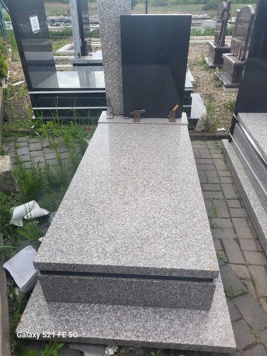 Nagrobki granitowe od 3500