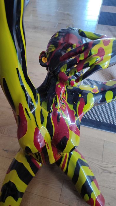 Figura feminina em pose artística