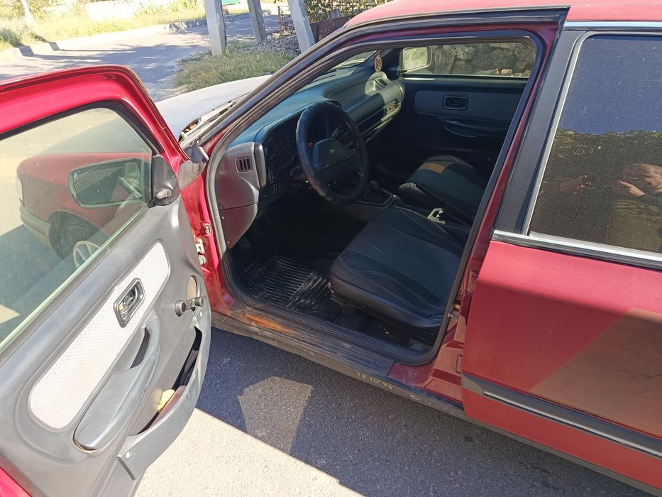 Автомобіль Форд скорпіо