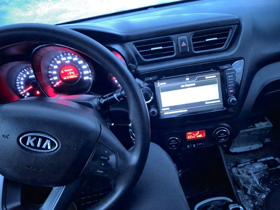 Продам автомагнітолу Kia Rio 3