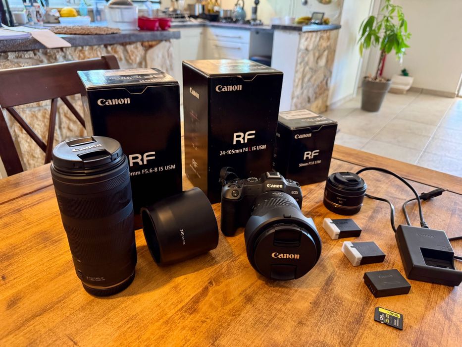 Canon R8 – em estado novo – incluindo 3 objetivas