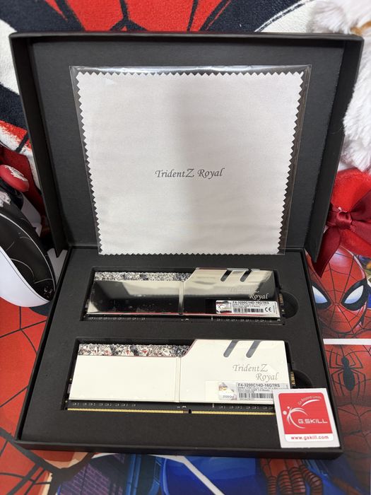 G.SKILL Trident Z Royal DDR4-3200 CL14 B-die чіпи
