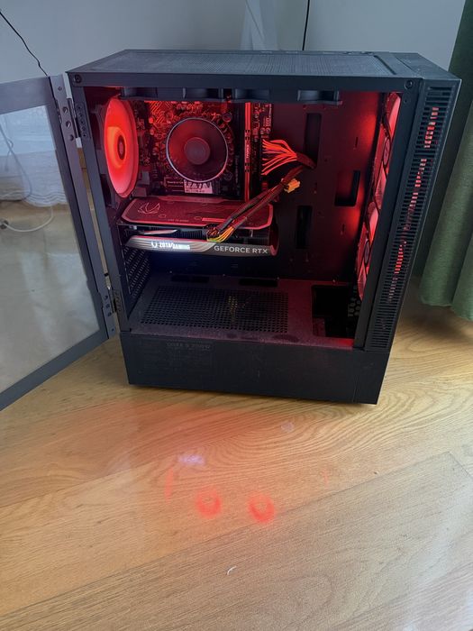 Setup Gaming (Computador, Monitor, Teclado e Rato)