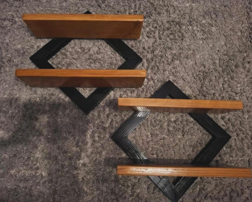 Półka ścienna wisząca