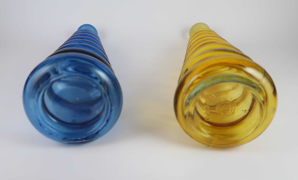 2 garrafas vintage em vidro gomado