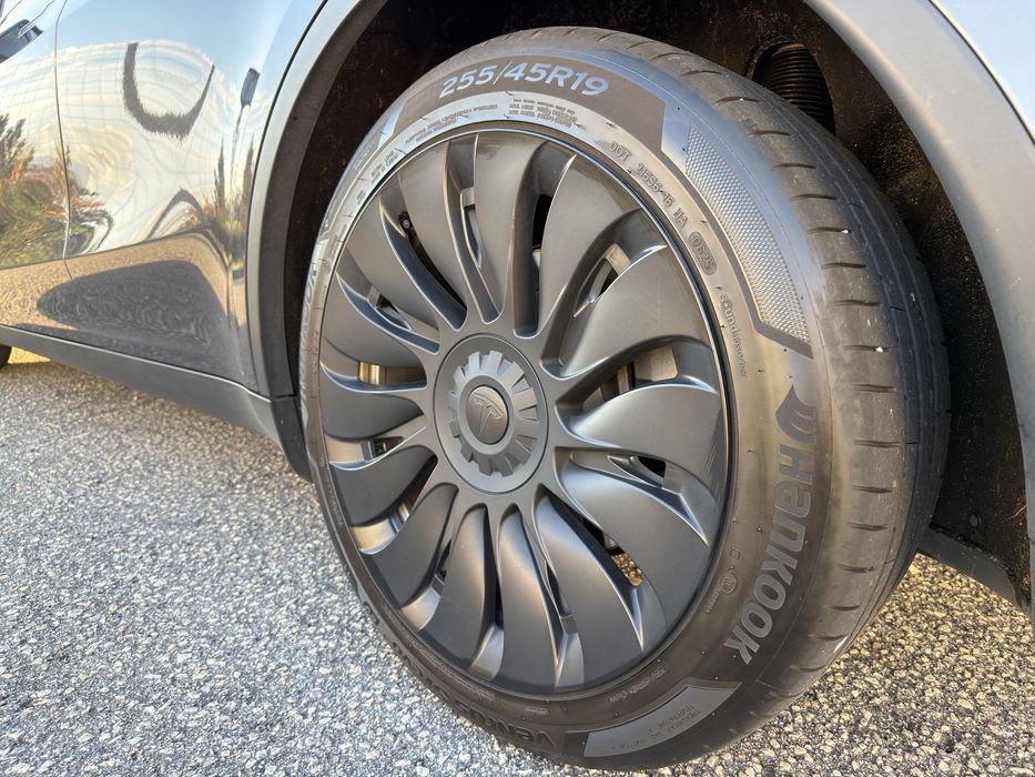 Tesla model Y dual motor long range