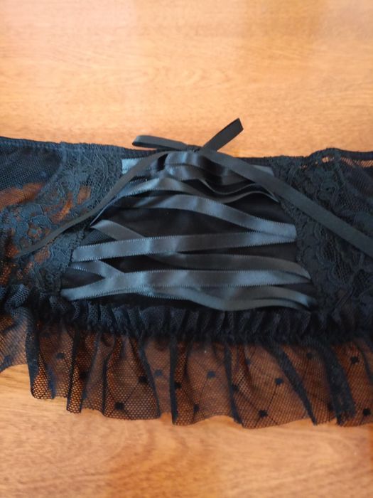 Piękny pas do pończoch.