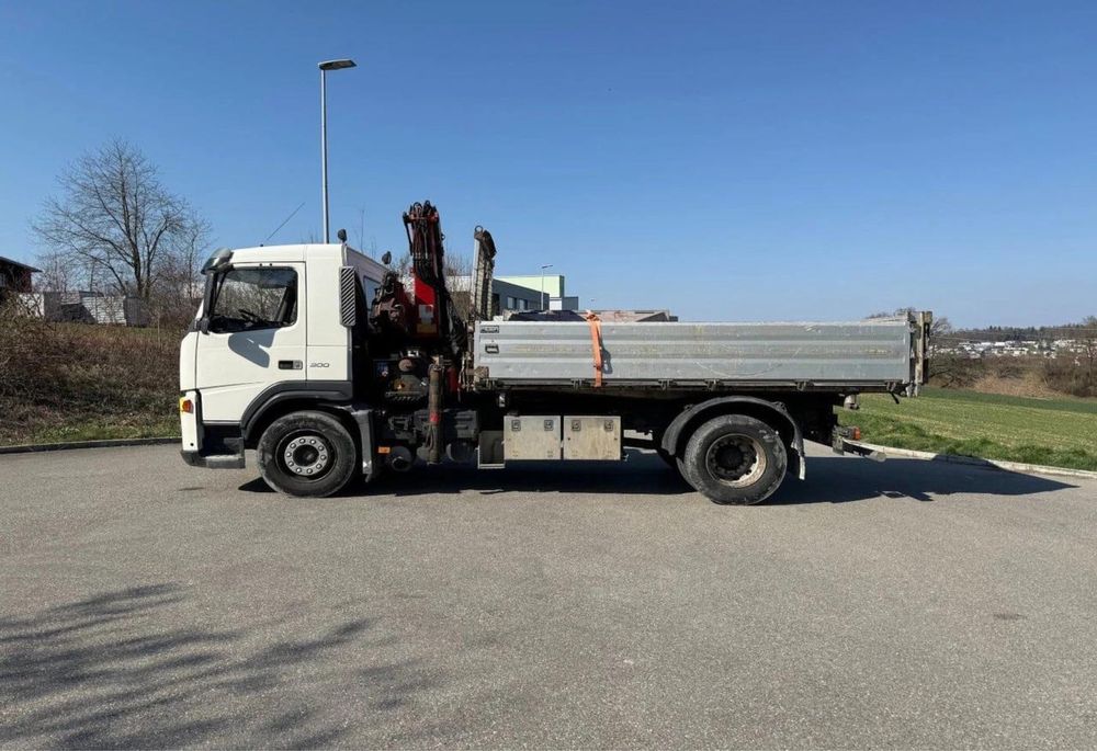 VOLVO FM300 230.000KM Grua Fassi 1223 K3 Radiocomando Tri-Basculante Impecavel Apenas 230.000km ##OPORTUNIDADE##