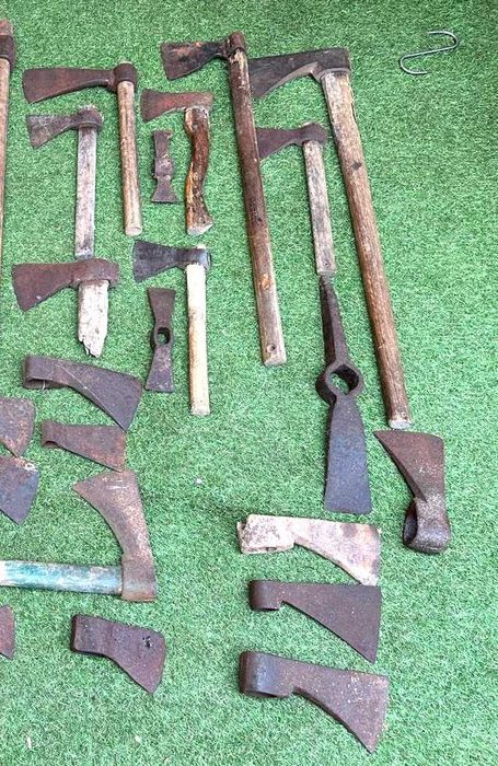 Ferrramentas antigas, machadas, 40 unidades 200,00€
