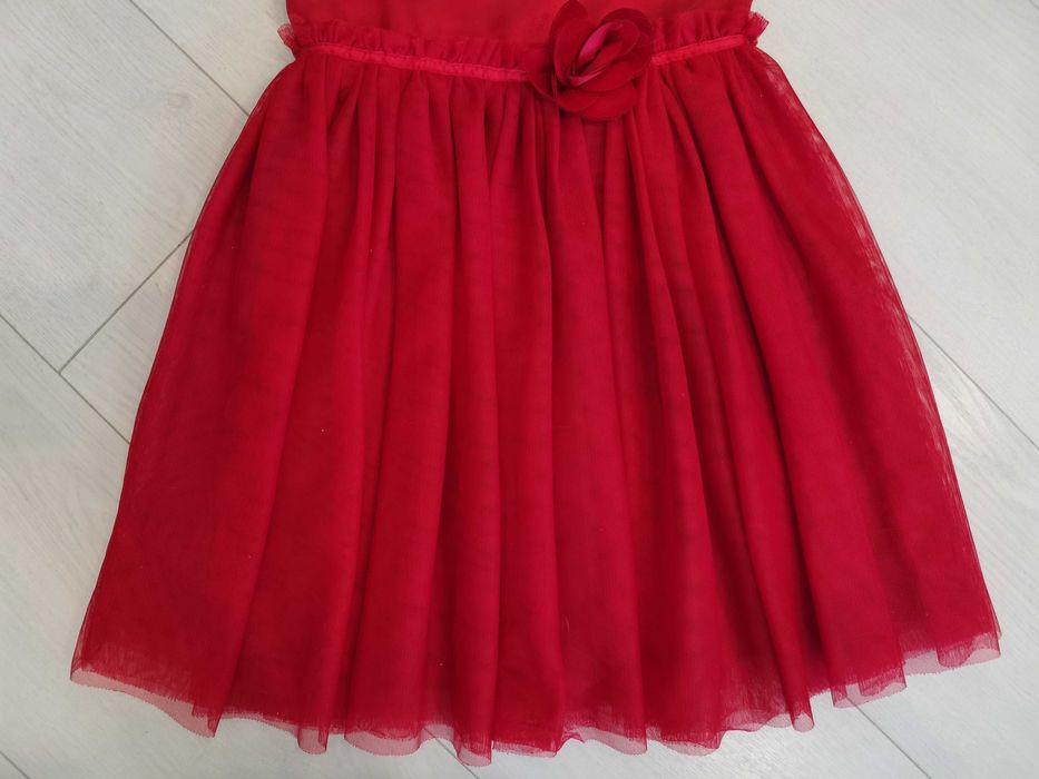 Фирм. красивое нарядное пышное красное платье НМ на 5-6-7 лет, 116 см