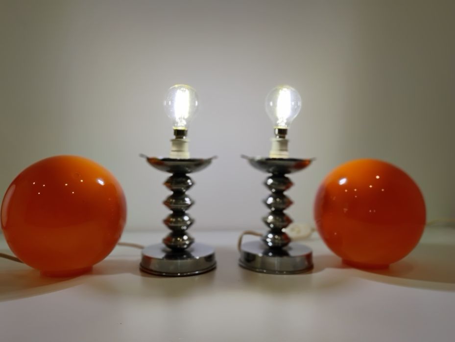 Par de candeeiros vintage com globos de vidro laranja