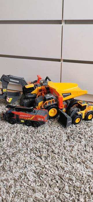Dickie Toys Koparka, ciężarówka, ładowarka i samochód gaśniczy