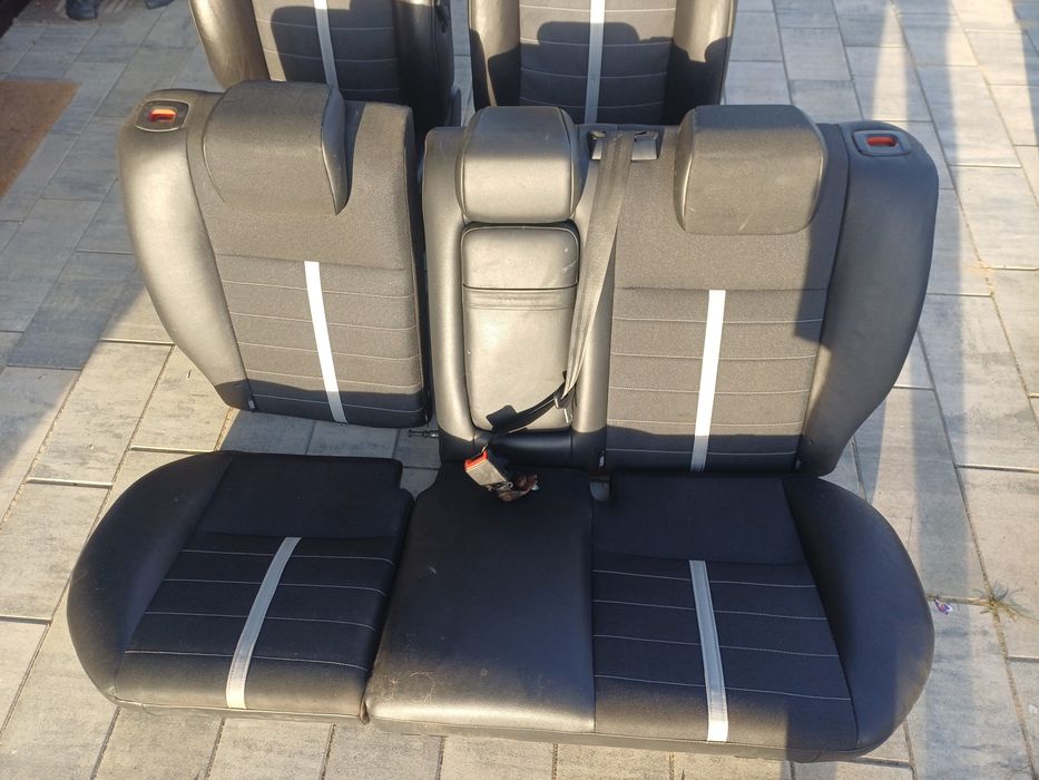 Fotele przód, kanapa tył, Ford Kuga Mk 1 2.0 tdci

Fotele przód