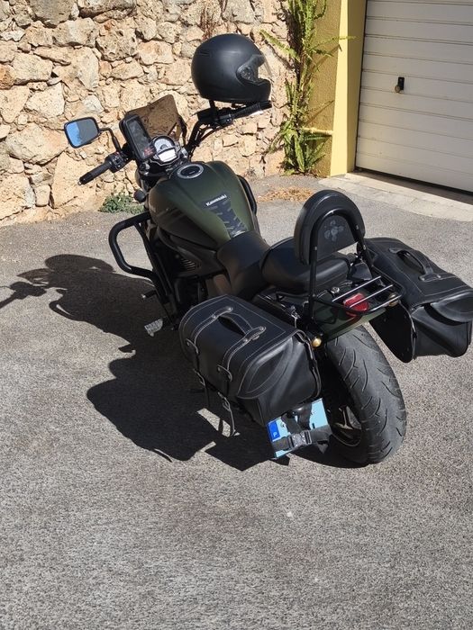 Kawasaki Vulcan S 650 - com jaqueta e capacete