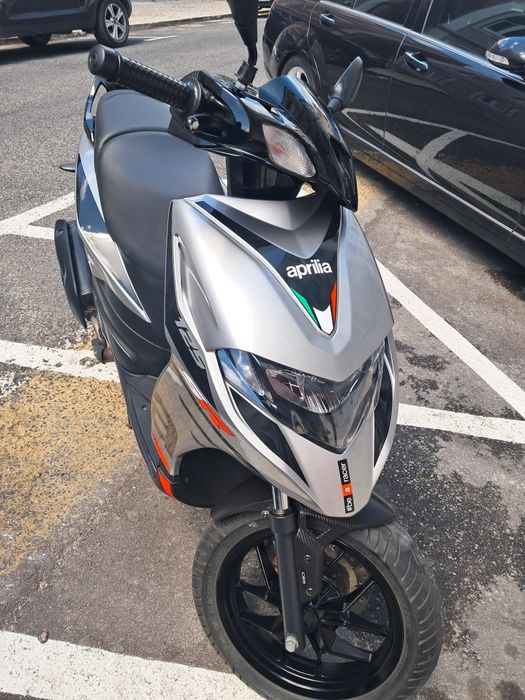 Scooter Aprilia SR 125