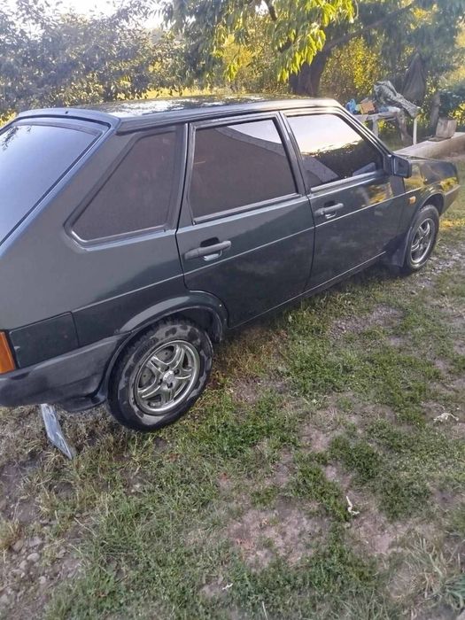 Автомобіль ВАЗ 21093