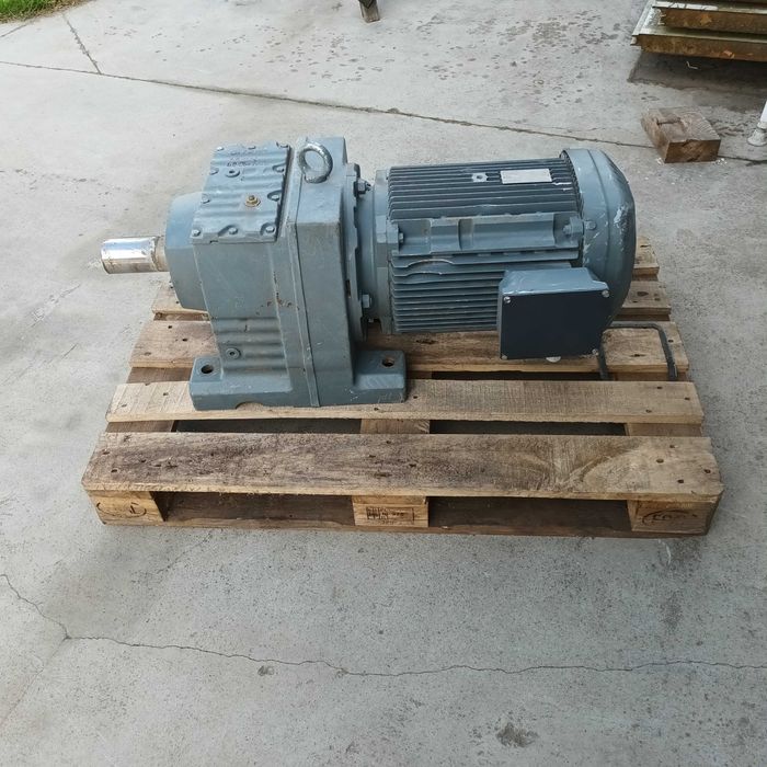 Motoreduktor Sew 11kw 48 onr/min oś 70mm