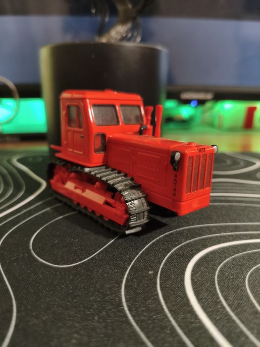 Модель трактора АТЗ "Алтай" майтаб 1:43