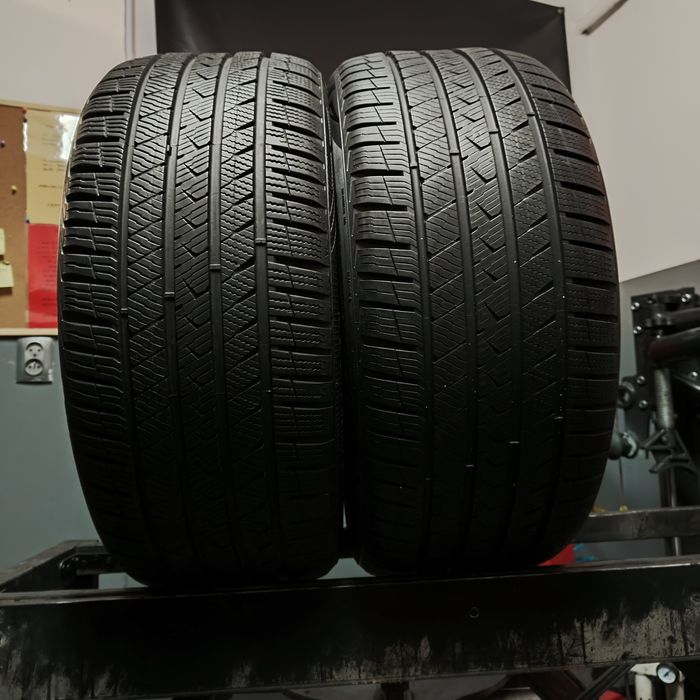 245/40/19 XL Sprzedam parę opon całorocznych Vredestein