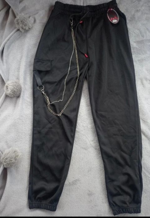 Rewelacyjne spodnie dresowe czarne śliskie z łańcuchem