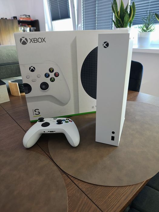Sprzedam konsolę Xbox Series S