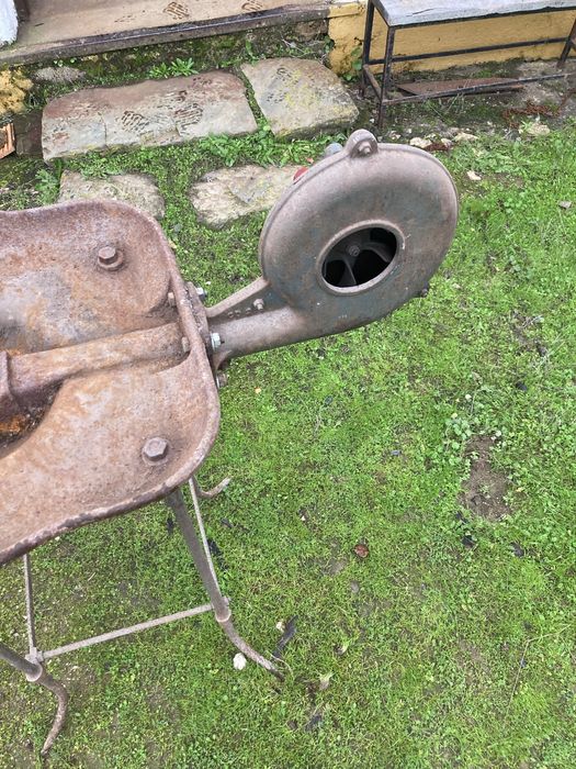 Forja manual a carvão