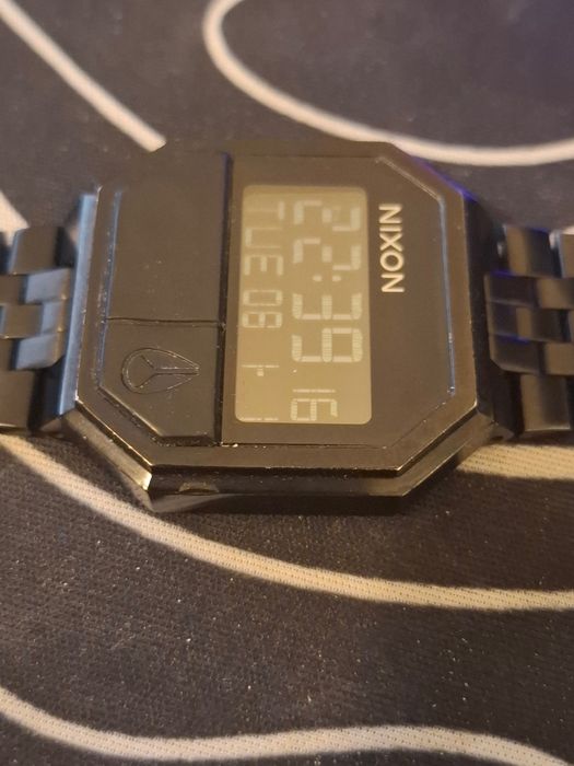 Relógio digital Nixon Re-Run