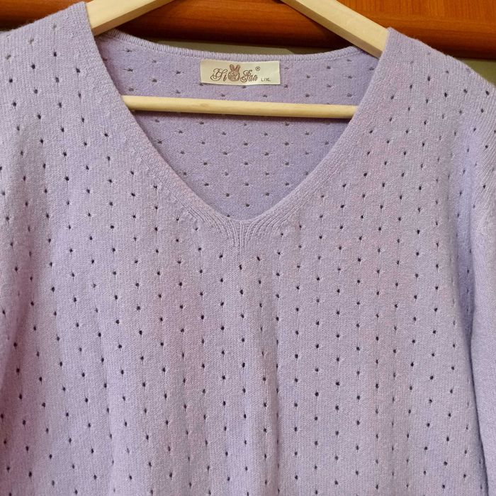 Sweter dekolt w serek