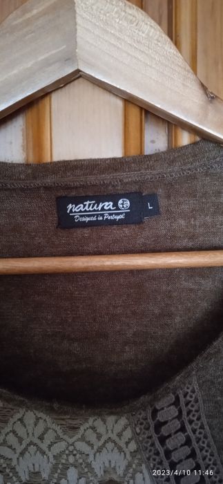 Túnica florida e castanha em muito bom estado