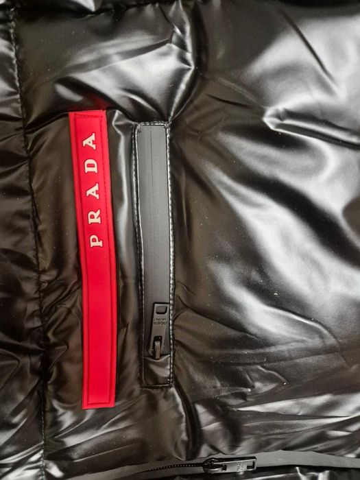 Prada kurtka zimowa czarna r.L czerwona naszywka nowa z metką