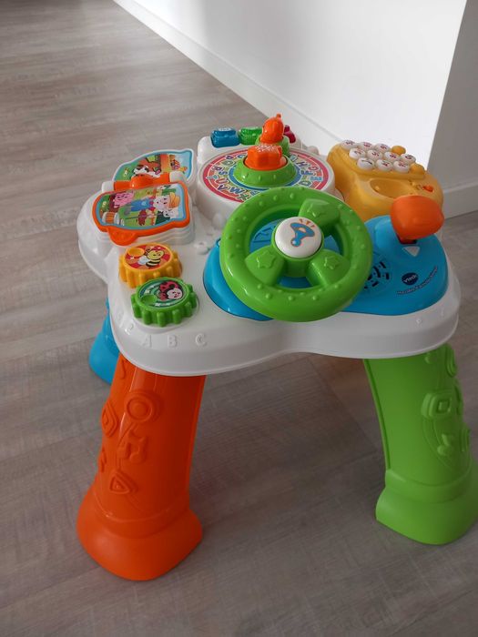 Brinquedo, mesa de actividades