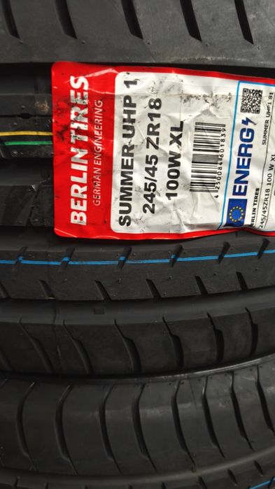 Pneus  245/40/18