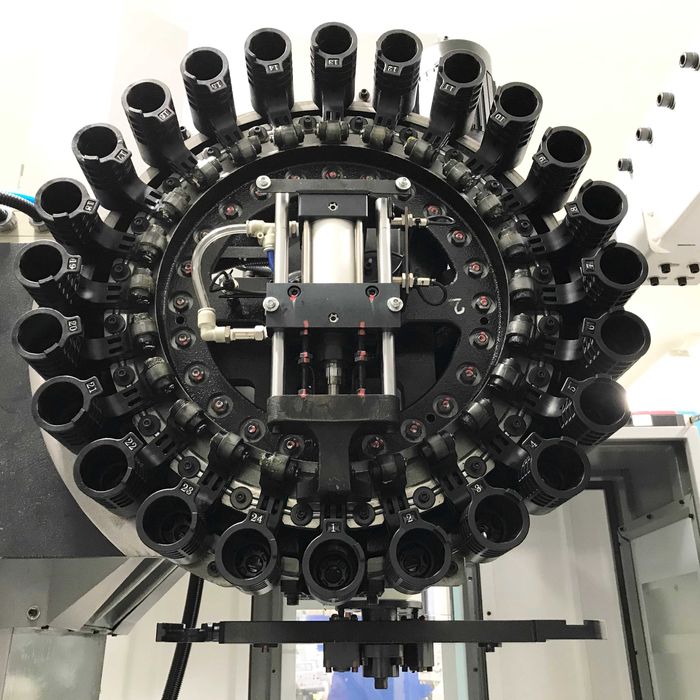 Centrum obróbcze CNC 1000 x 550 z chłodzeniem przez wrzeciono - 30 Bar