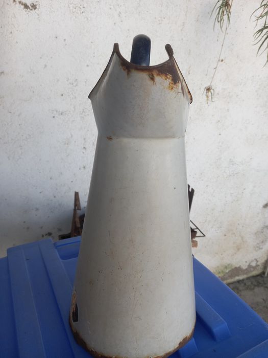 Jarro em esmalte muito antigo