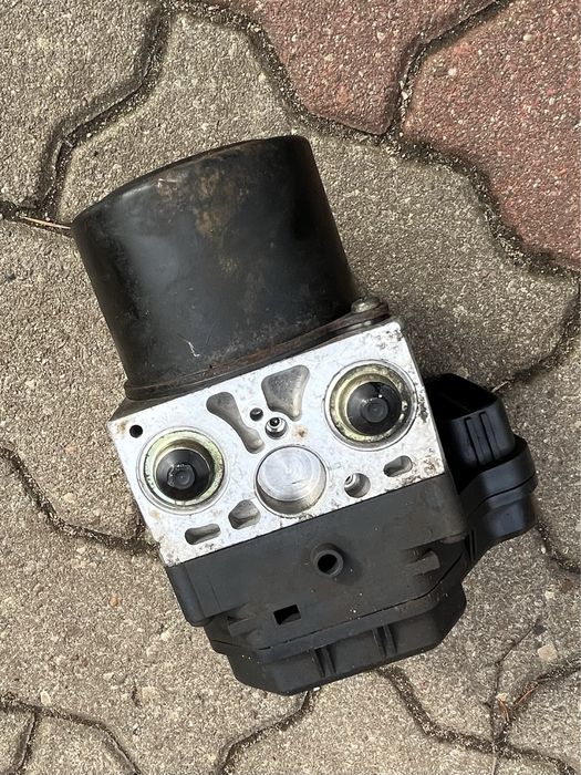 Toyota Avensis Verso Lift 2.0 D4D pompa ABS ze sterownikiemm