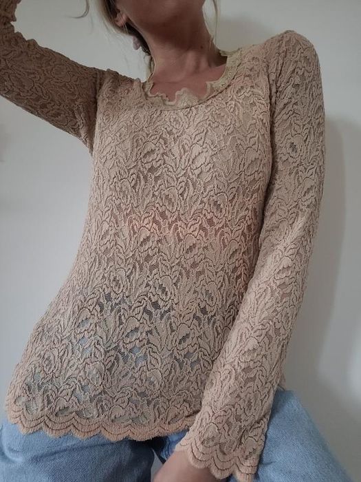 Piękna beżowa koronkowa bluzka oversize Buch Copenhagen