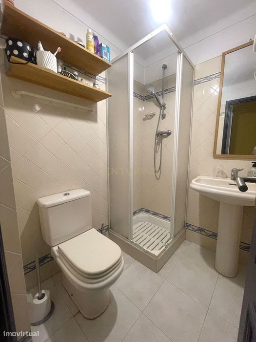 Arrendamento de apartamento T2, mobilado, na Charneca da Caparica.