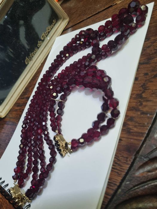гранатовое стекло ожерелье и браслет. Винтаж.