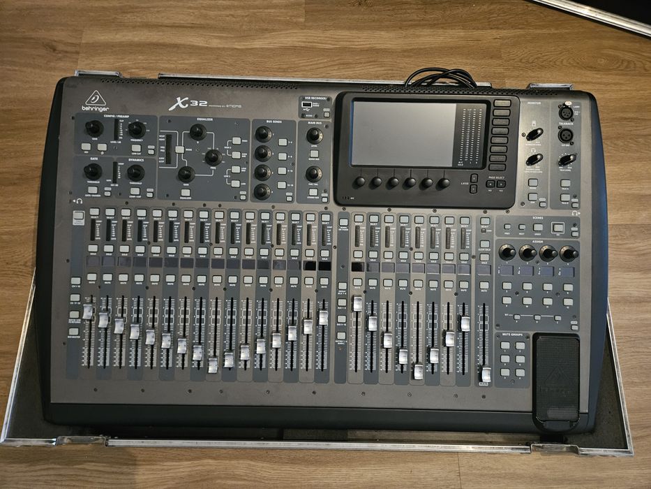 えいけんBehringer　x32（ハードケース・s16付き）開封後未使用 Behringer x32 FULL (compact) + Кейс + карта X- Live: 59 900 грн