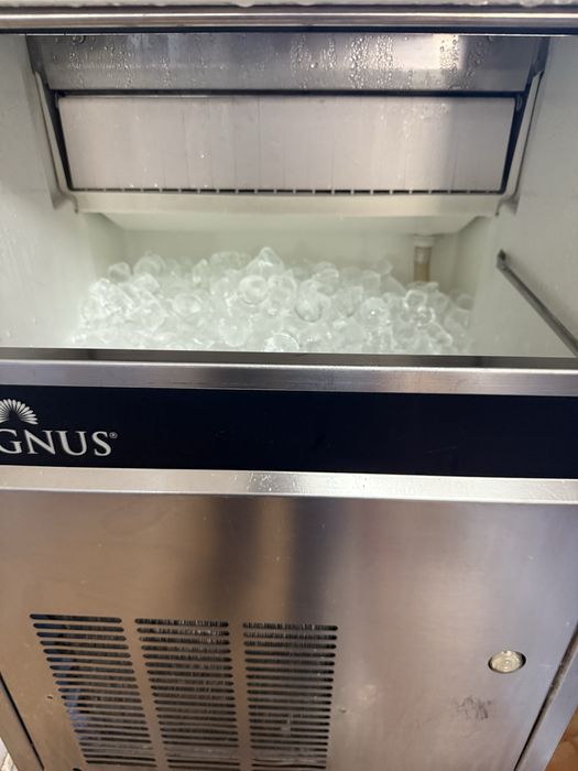 Maquina de Gelo 45kg muito nova
