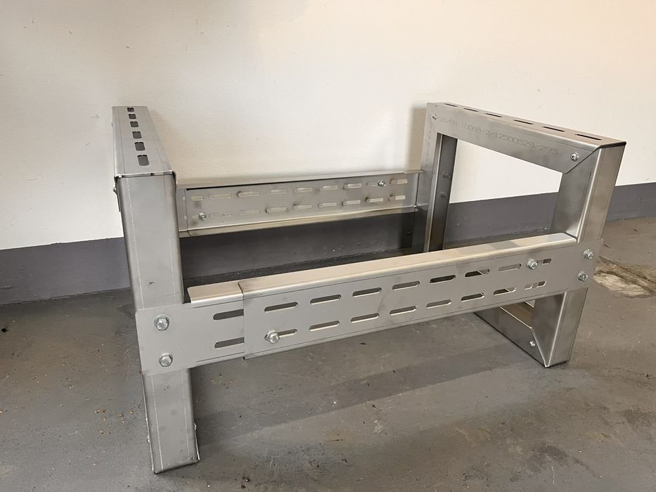 Regulowany stojak pod pompę ciepła ze stali nierdzewnej