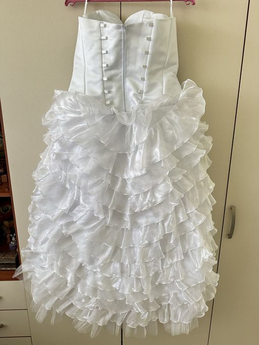 Сукня весільна, випускна