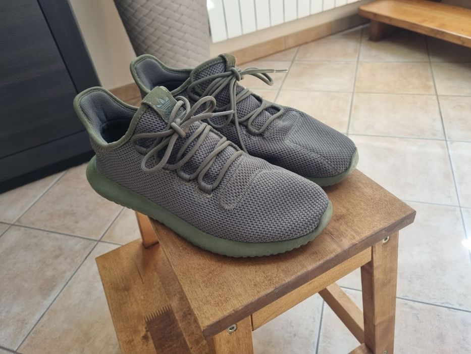 Buty Adidas oliwkowe rozmiar 44 jak nowe ubrane 2x