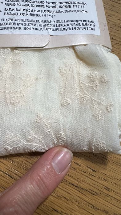 Koronkowe rajstopy ecru calzedonia kids dziewczynka 110 cm
