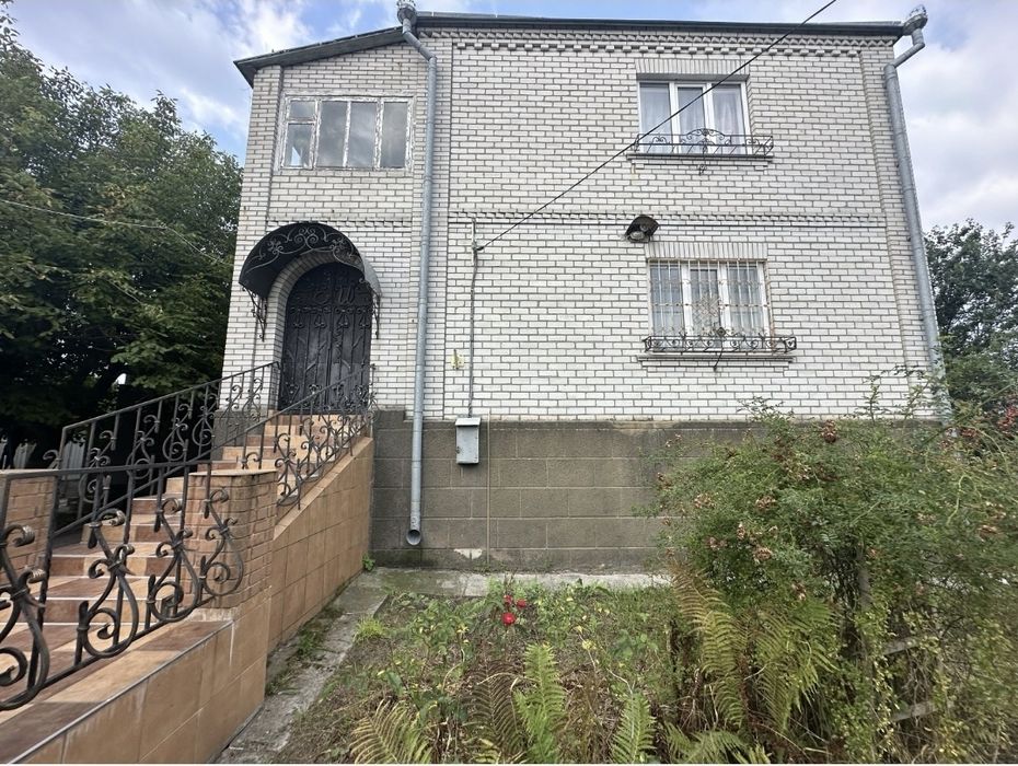 Гарний будинок в селі Кожухівка