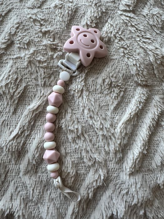 [ €3,00 ] Prende Chupetas • Rosa & Branco