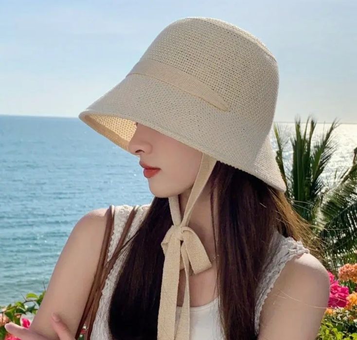 Piękny kapelusz z związaniem