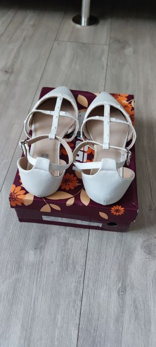 Nowe damskie buty białe rozmiar 40
