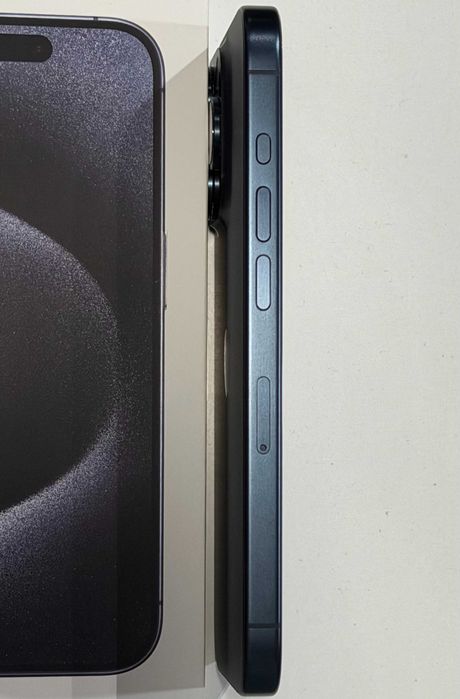 iPhone 15 Pro 256 GB Blue Titanium – idealny stan, etui w zestawie.